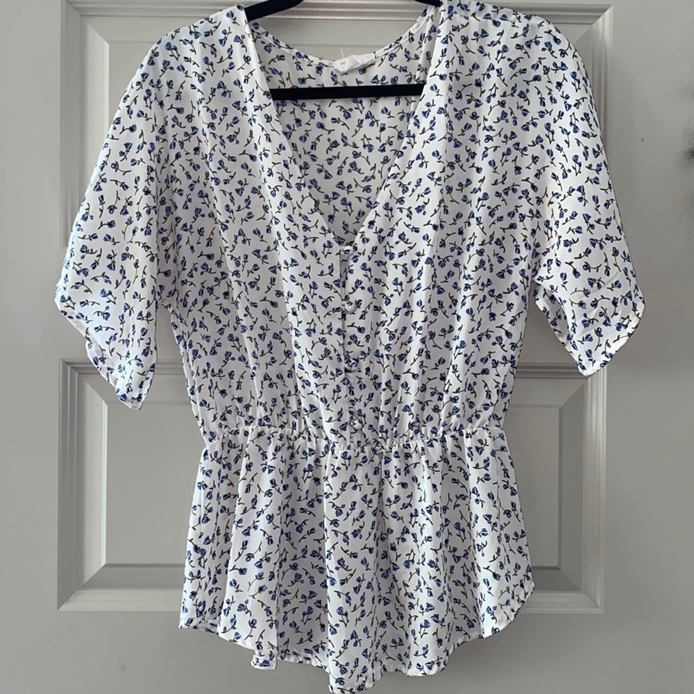 Size medium blue flower blouse with synched waist and 4 buttons